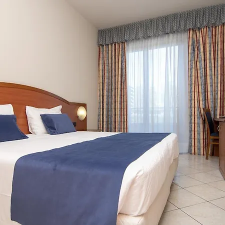 Blu - Sure Collection By Western 4*