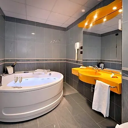 Blu - Sure Collection By Western 4*